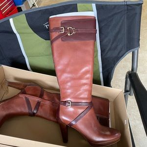 Heeled boots nearly new